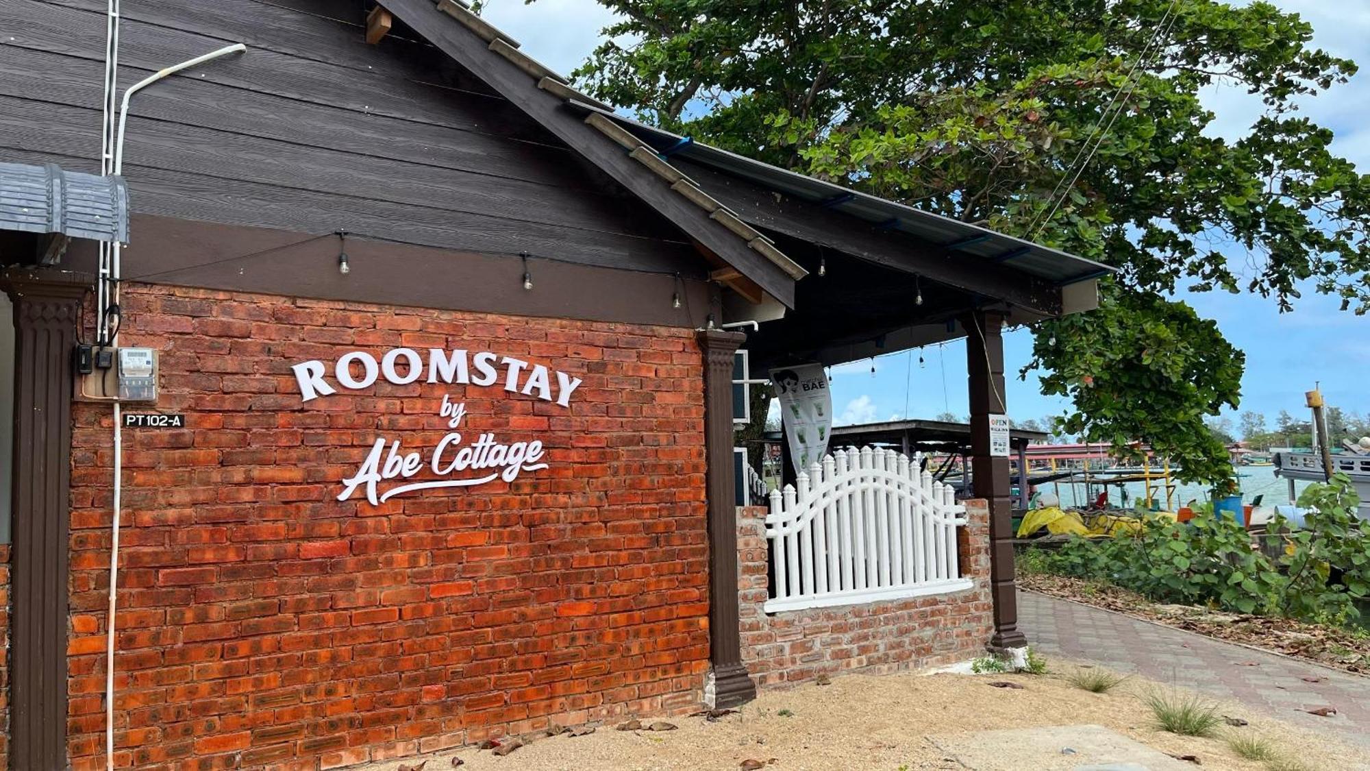 Roomstay By Abe Cottage カンポン・クアラ・ベシュット エクステリア 写真